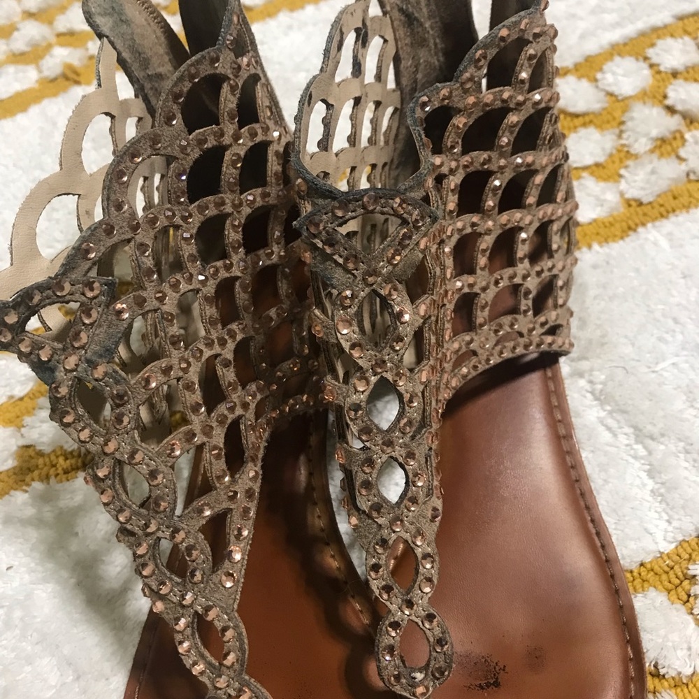 Beautiful sandals - Picture 3 of 3